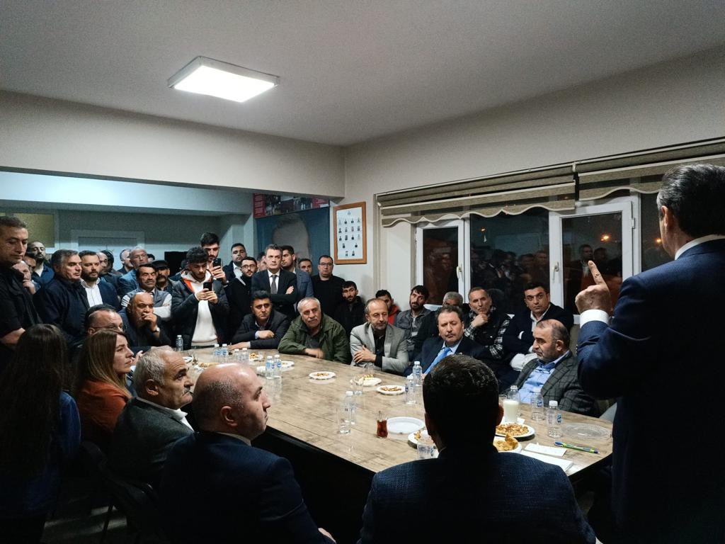 Dün iftarımızı Ardanuç ilçemizde yaptık. Ardanuç teşkilatında teşkilat mensuplarımızla biraraya geldik. Muhteşemdi.
Teşekkürler 
Ardanuç❤️