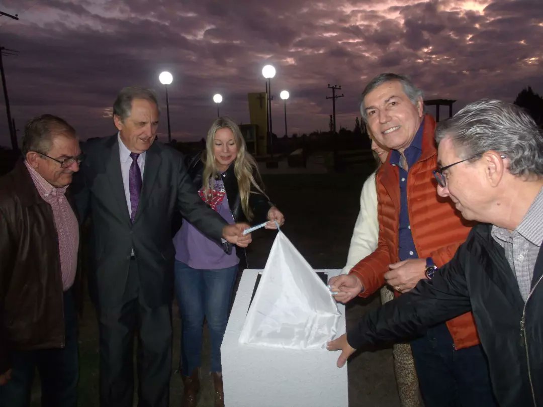 carlosmassei's tweet photo. Más obras p/ el dpto #MarcosJuárez
En el marco del 127° aniv. de #ColoniaItaliana y junto a legisladora @julitarinaldi, acompañamos al intendente, Alberto Priotto y a la secretaria de Gobierno, Alejandra Ita, a la inauguracion de la ciclovía peatonal paralela a Ruta Pcial A 198 https://t.co/D6rfUmKPuW