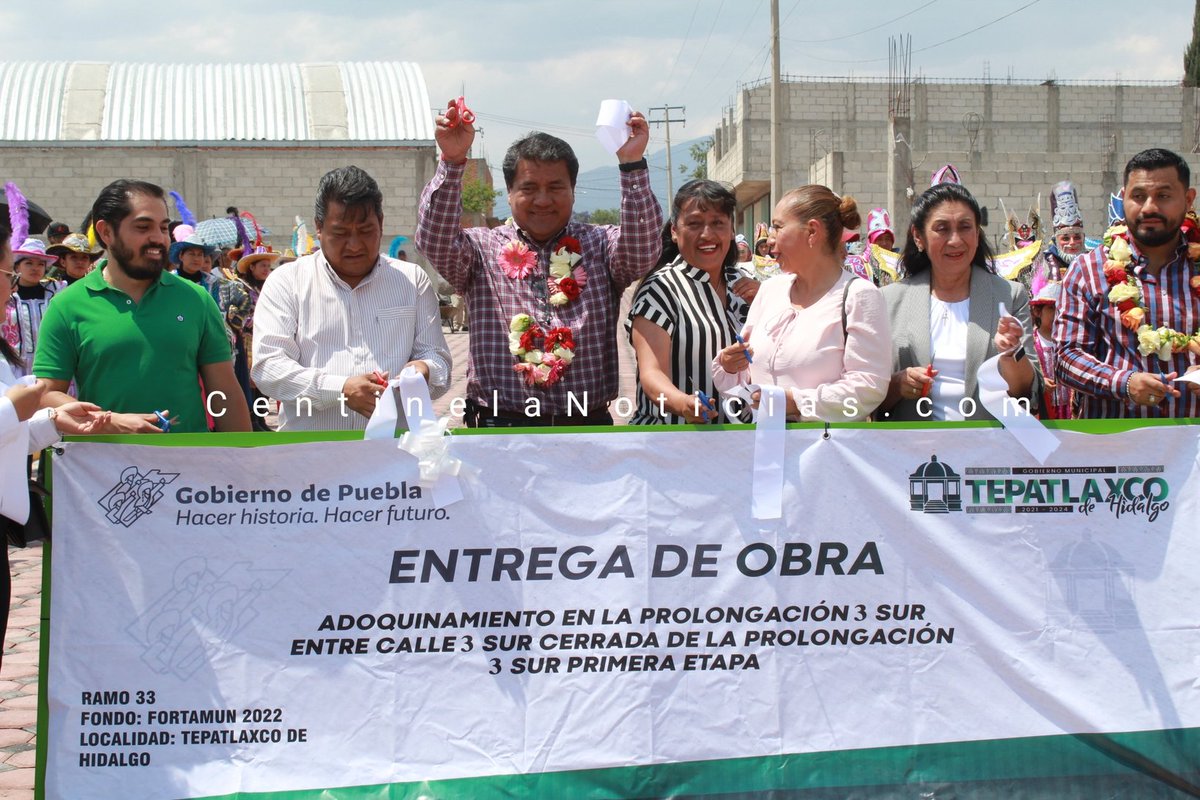 PueblaCentinela's tweet photo. 🏁🙋‍♂️Continuamos en #Tepatlaxco dónde el secretario de gobernación @juliomiguelhg y el presidente municipal #ReneRamirez hacen la entrega de obra del adoquinamiento en la Prolongacion 3 sur.☘️🇲🇽
@Gob_Puebla @SergioSalomonC @PVEM_Puebla @Rodrigo_DuranH https://t.co/CFvptPumNv