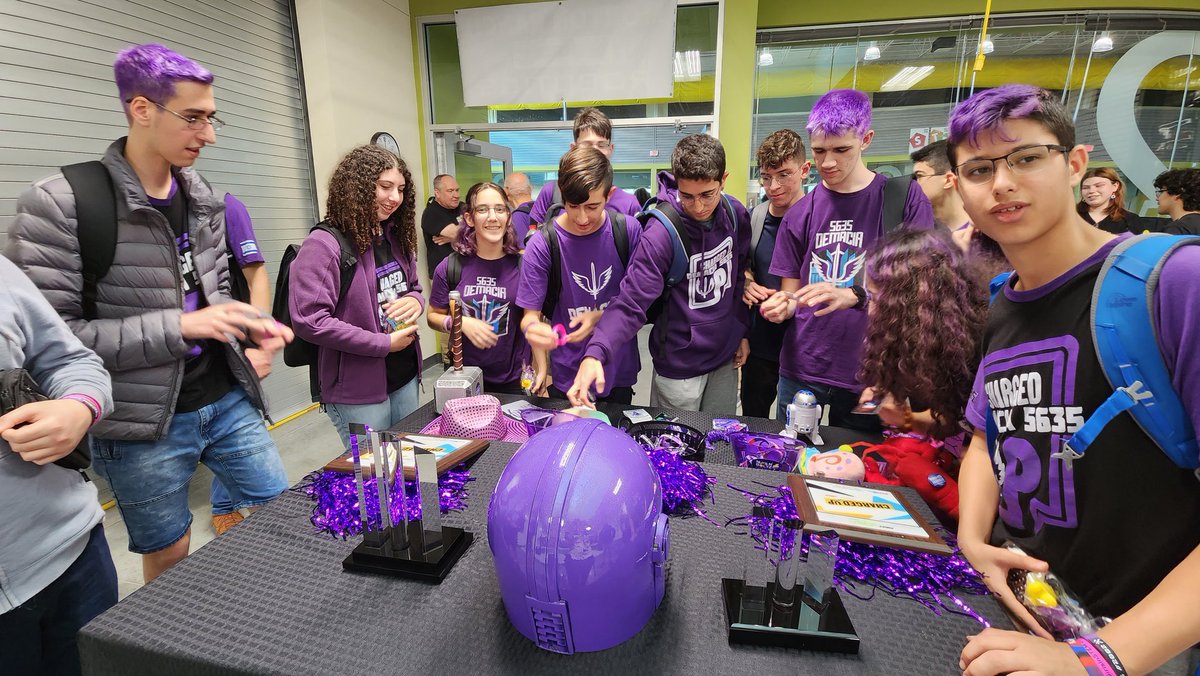 frc_2882's tweet photo. Thank you @FRC5427 friends for inviting us to be part of this fun welcome event for @Demacia5635! We enjoyed meeting new friends who share our same team color - #Purple. 💜 @frc_2882 wishes everyone the best of luck at @FRCTeams @FIRSTweets #Worlds #Championship. @KatyShawCenter https://t.co/wvUROvsmPO