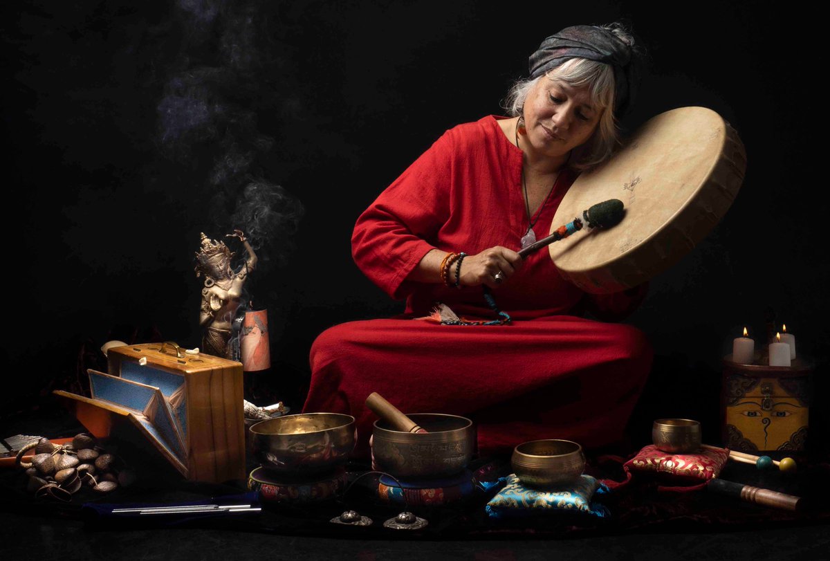 Shenpen Soundhealing ...
relax your nervous system deeply and heal 
with sounds from beautiful himalayan bowls, voice, harmonium ,windgongs in a beautiful space .
Kavisha is a qualified Integral Sound healer 
based in Hawthorn