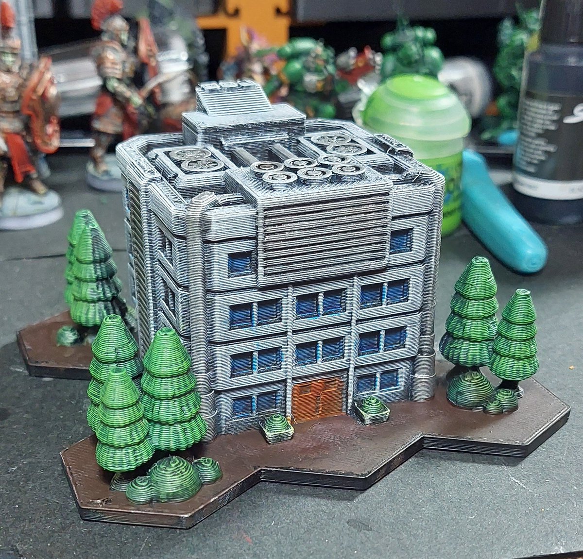 Corvuspaints's tweet photo. On the painting bench today were a Jade Falcon star and two 3D printed 6mm building tests. #paintingminiatures #miniatures #battletech #clanjadefalcon #hobbystreak day 96 https://t.co/Hi0tsYjSfC
