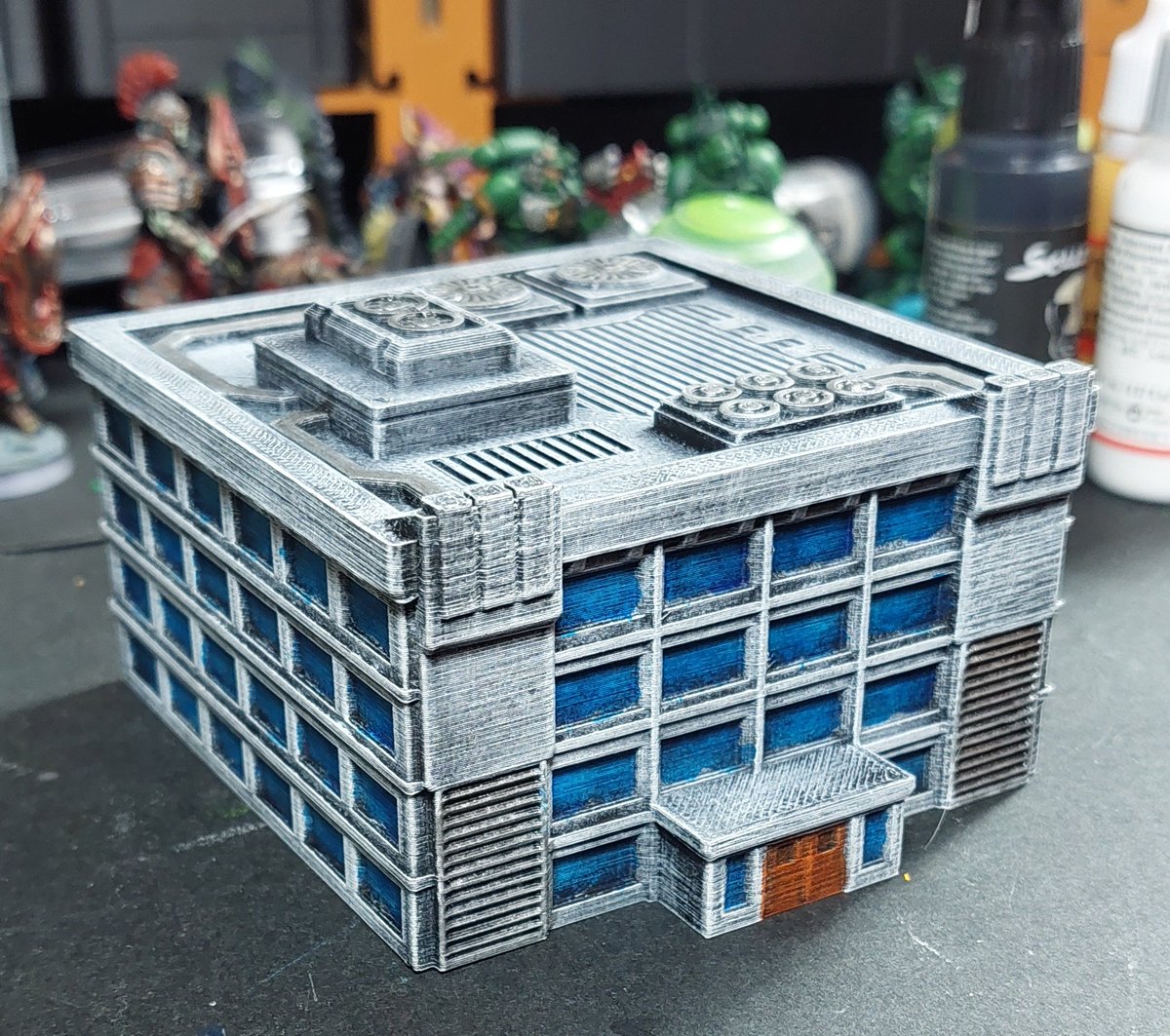 Corvuspaints's tweet photo. On the painting bench today were a Jade Falcon star and two 3D printed 6mm building tests. #paintingminiatures #miniatures #battletech #clanjadefalcon #hobbystreak day 96 https://t.co/Hi0tsYjSfC