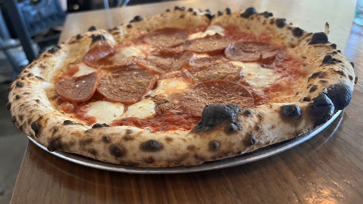 A contender in #Austin for Best 20 #Pizza joints in America. Hype or real? Our review: mainlinepizzaquest.blogspot.com/2023/04/review…