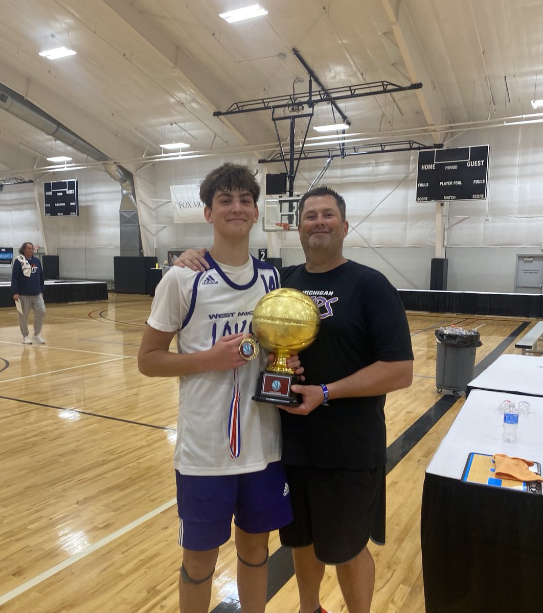 Mr_Krynicki's tweet photo. Where does the time go?  Had a great opening weekend making memories with my guy @jaidenkrynicki52!  Can’t wait to make more this Spring and Summer with him and a great group of guys w/⁦@wmlakersbball⁩. https://t.co/1O3mD4uZs9