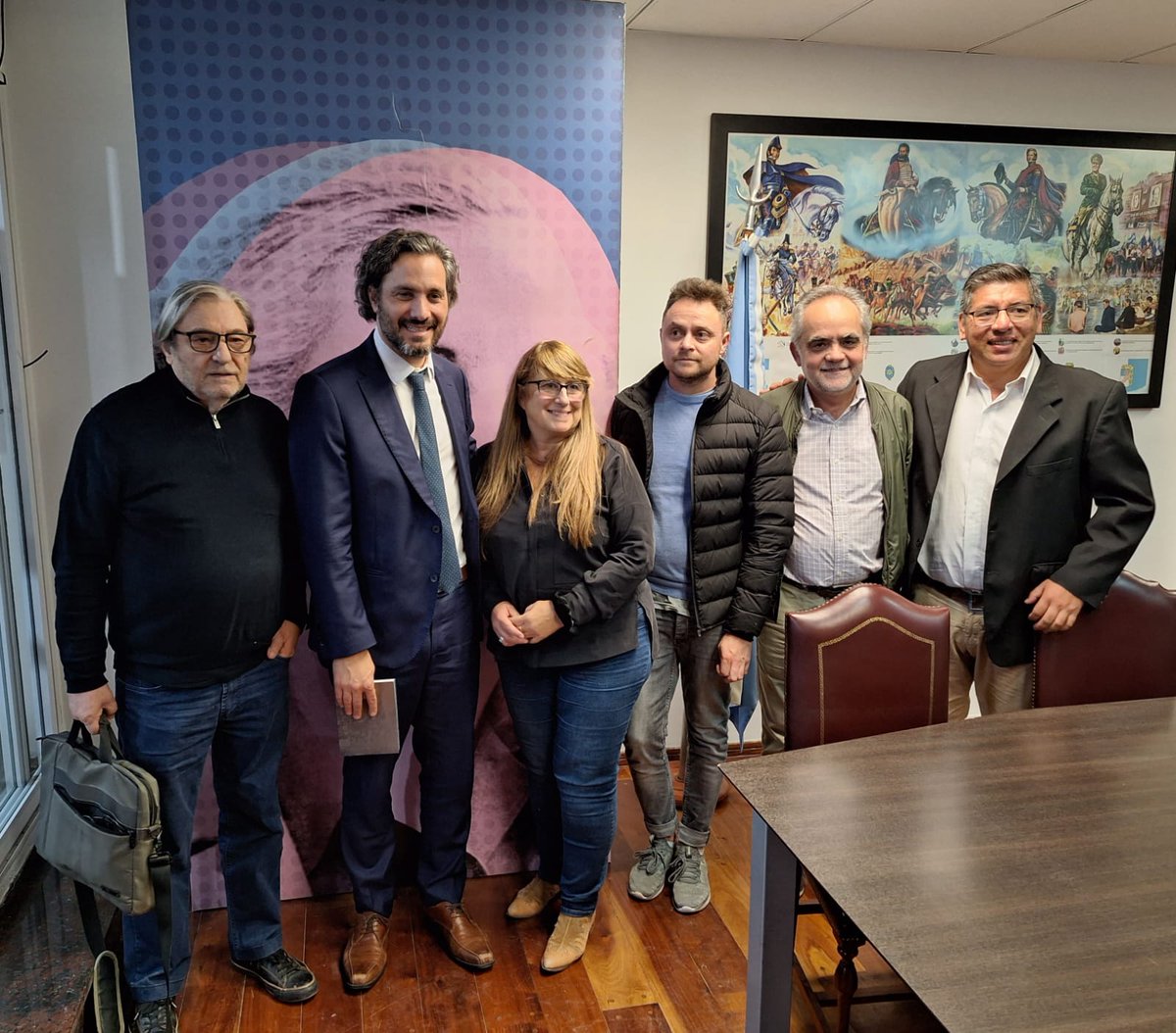PJDigitalAR's tweet photo. Comunicación digital y elecciones, inteligencia artificial y campañas políticas y militancia digital organizada fueron los temas debatidos en el encuentro realizado en la sede del @p_justicialista y que contó con la participación de @SantiagoCafiero 
https://t.co/M1yUzuHjLr https://t.co/6ChS5EfI4H