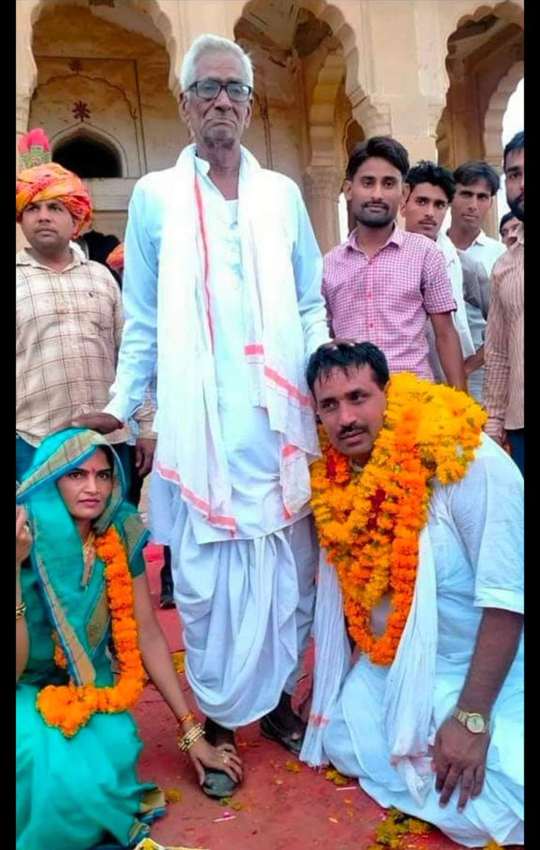 म्हारे राजस्थानी क्लचर री होड़ कोणी होवे सा
हमारा पहनावा हमारी पहचान 👌🙏