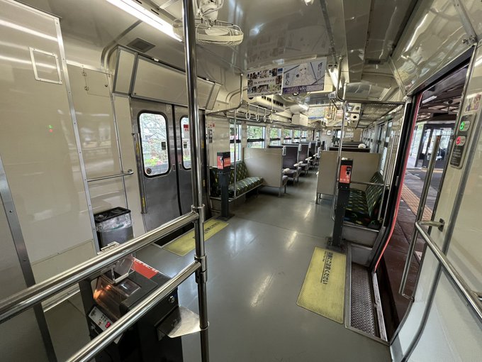 「ground vehicle train interior」 illustration images(Latest)