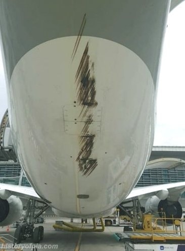 FlightModeblog's tweet photo. #QatarAirways Airbus A350-900 (A7-ALN) flight #QR614 from #Doha experienced tailstrike during landing at #Islamabad int'l Airport, #Pakistan. The crew decided to go around and landed safely 13 minutes later.
📷 @aviationbrk
#Qatar #Airbus #A350 #aviation #AvGeek #flights https://t.co/wbSutn2mqb