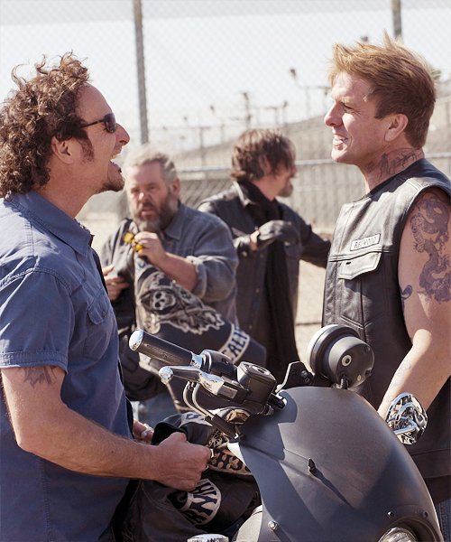 KennyJFanLove's tweet photo. Sons of Anarchy greatness. 😍
#KozikandTig #bromance #sonsofanarchy #soa #samcro #HermanKozik #AlexanderTrager #FXonHulu @TheKennyJohnson @KimFCoates 💙🙏🏾💜 https://t.co/H4Jv6MRkh9