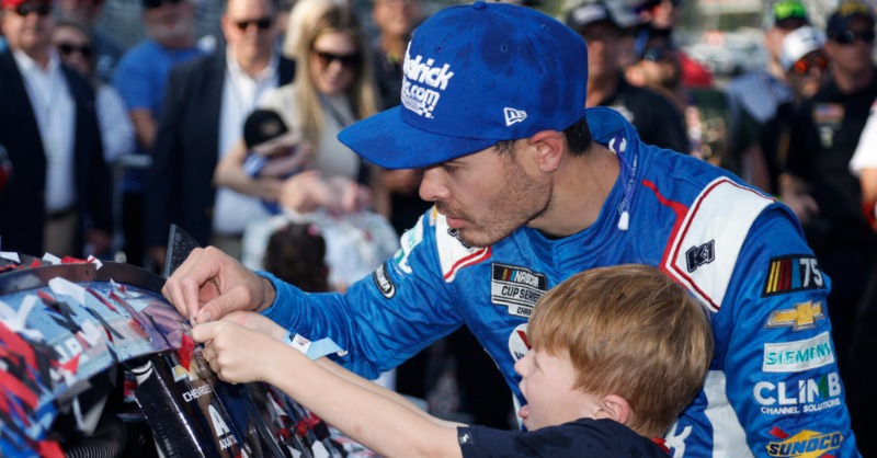 TeamHendrick's tweet photo. Sunday was for the @Hendrick5Team.