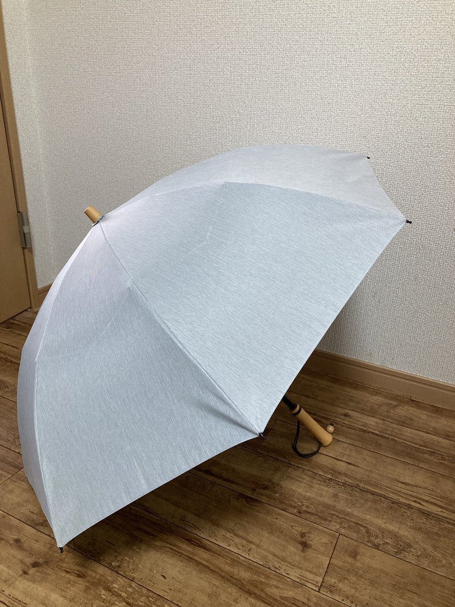 S_t160's tweet photo. untuleの日傘の骨が折れたから修理に出すけど、その間、太陽は待ってくれないからサンバリア買った。
2段折mokuグレー。
とってもしっかりした作り(骨組み)なのに重くなくてびっくりしている。感激。
これが最強サンバリアかぁと惚れ惚れ、ずーっと眺めていられる。 https://t.co/e2HS2eWJOm