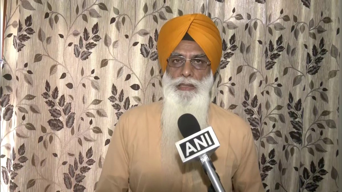 ANI's tweet photo. This is a Sikh shrine. Every religious place has its own decorum...We welcome everyone...We apologise if an official misbehaved...The flag on her face was not our national flag as it didn't have Ashoka Chakra. It could have been a political flag: Gurcharan Singh Grewal, General Secretary SGPC on a viral video purportedly showing a woman being denied entry into Golden Temple