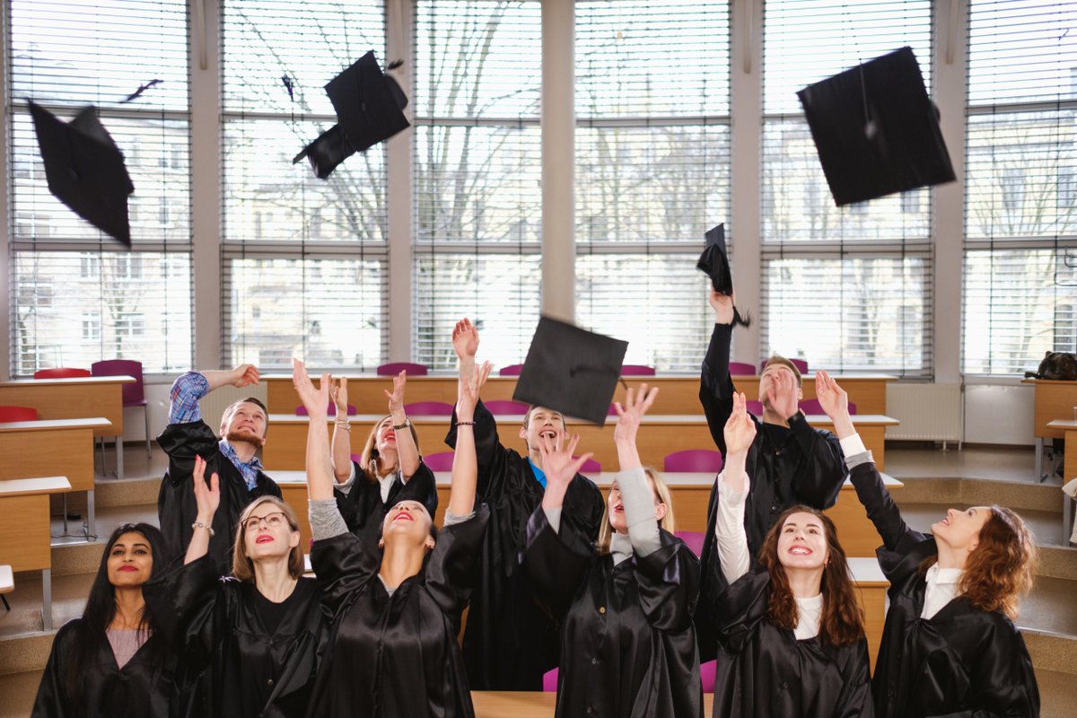 gradpak_o's tweet photo. Unforgettable Moments: Why You Shouldn’t Miss Your Graduation Ceremony

Check out out latest blog post
https://t.co/ggza7gRQMK

#graduation #graduate #University #college #education #institutions https://t.co/VKaToSx0at