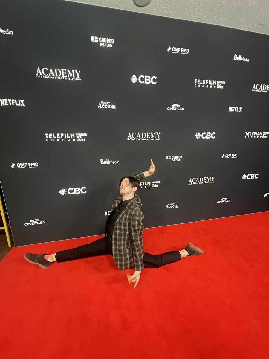 jennifertong_'s tweet photo. Thank you to the Canadian Screen Awards for having us! I’ll take any excuse to parade around in a flouncy dress! ✨ Congratulations to all the winners and nominees! 💐 https://t.co/AjTcRr4mYT
