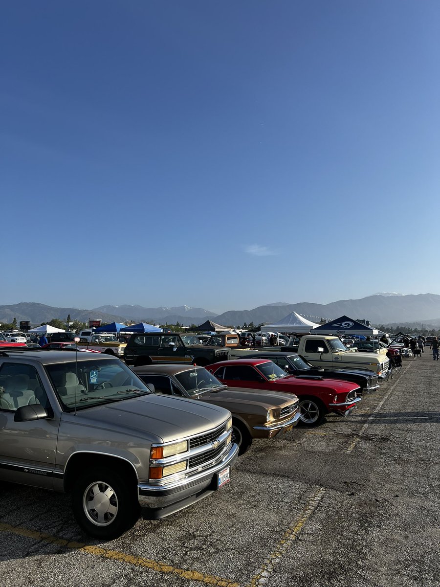 TT_AND_CO's tweet photo. 今日はPOMONA SWAP MEETに行きました。18000歩も歩いちゃった(^^) https://t.co/dySQbmhkLW