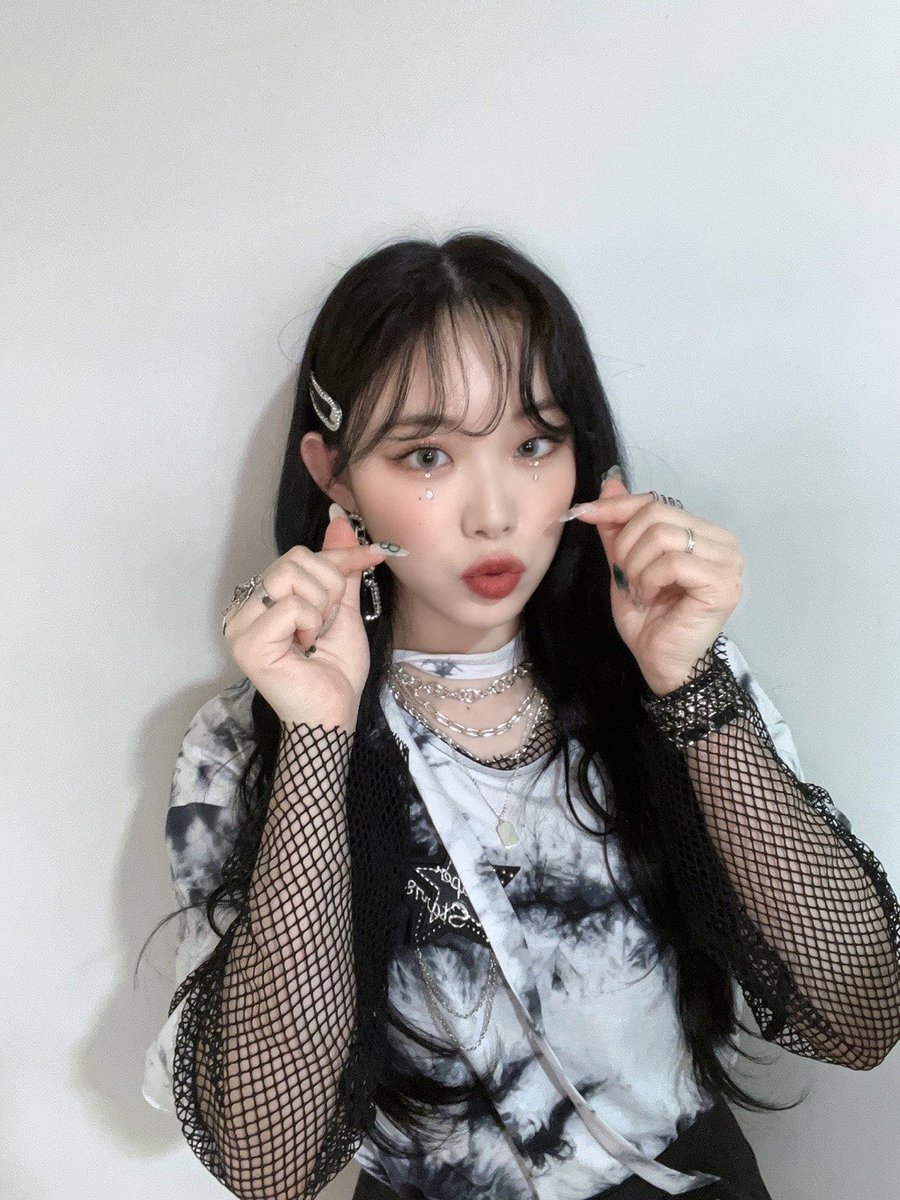 ︎ ︎ ︎ ︎ ︎ ︎ ₊˚. ︎ ︎  𝑚əll    🧜🏻‍♀️⠀  𝒍𝚘𝚍ч     
꒰   𝚢ellow 𝚙earl   ꒱    𝚟𝚘𝚒𝚌𝚎    🎤    ⁦
#𝕝𝕖ssol͜͡diers𓇬𝚐𝚒𝚛𝚕𝚜

Cambio de outfit porque toca irse al #𝚏𝚎𝚊𝚛𝖓𝖆𝖉𝖆𓇽𝗳𝗮𝗻𝗺𝗲𝗲𝘁 y no perderse de pasar tiempo increíble con estas bebés.