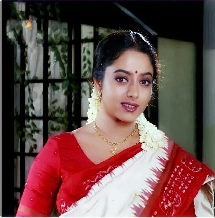 In the loving memory of a great woman and a respectable actress #Soundarya garu ❤️
#RememberingSoundarya
#SoundaryaLivesOn