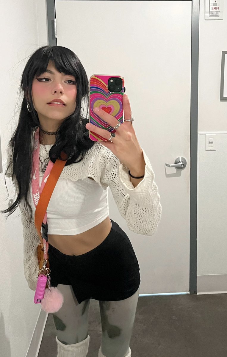 𝔸𝕟𝕘𝕖𝕝𝕒𝕛ଘ(੭*ˊᵕˋ)੭ on Twitter: "oh hi didn’t see u there 💘"