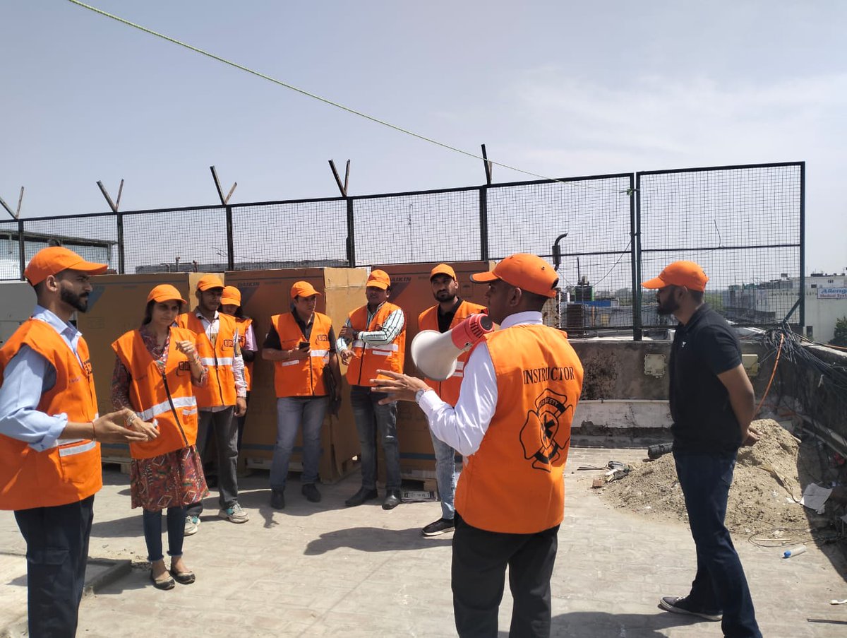 when_it_strikes's tweet photo. #𝐔𝐧𝐚𝐜𝐚𝐝𝐞𝐦𝐲 𝐂𝐞𝐧𝐭𝐫𝐞 𝐂𝐡𝐚𝐧𝐝𝐢𝐠𝐚𝐫𝐡 recently conducted an 𝐁𝐚𝐬𝐢𝐜 𝐅𝐢𝐫𝐞 𝐒𝐚𝐟𝐞𝐭𝐲 𝐜𝐨𝐦𝐛𝐢𝐧𝐞𝐝 𝐃𝐫𝐢𝐥𝐥 training program for the staff and employees, delivered by Mr. Dinesh Kumar.

#basicfiresafety #evacuationdrill #safetyfirst #whenitstrike https://t.co/vatKgNTvhR