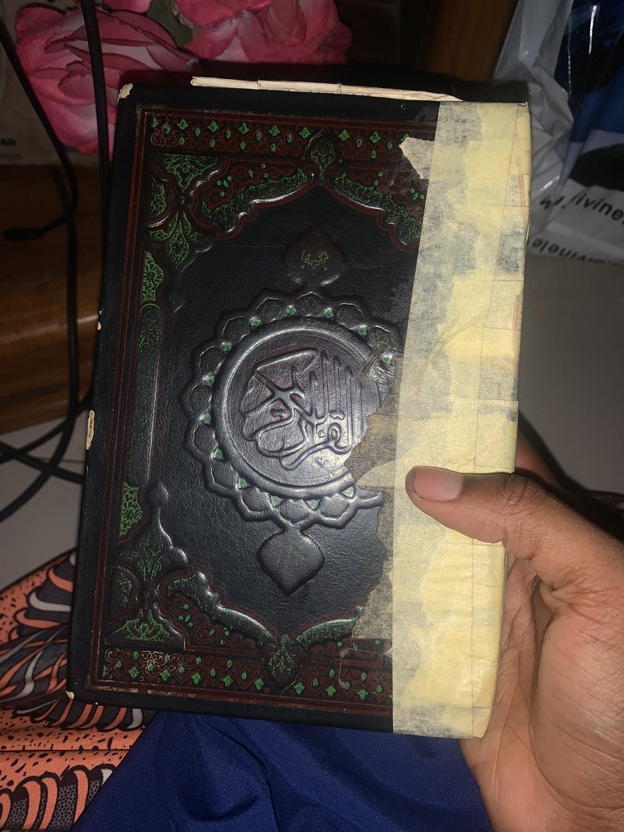 saratu__st tweet media