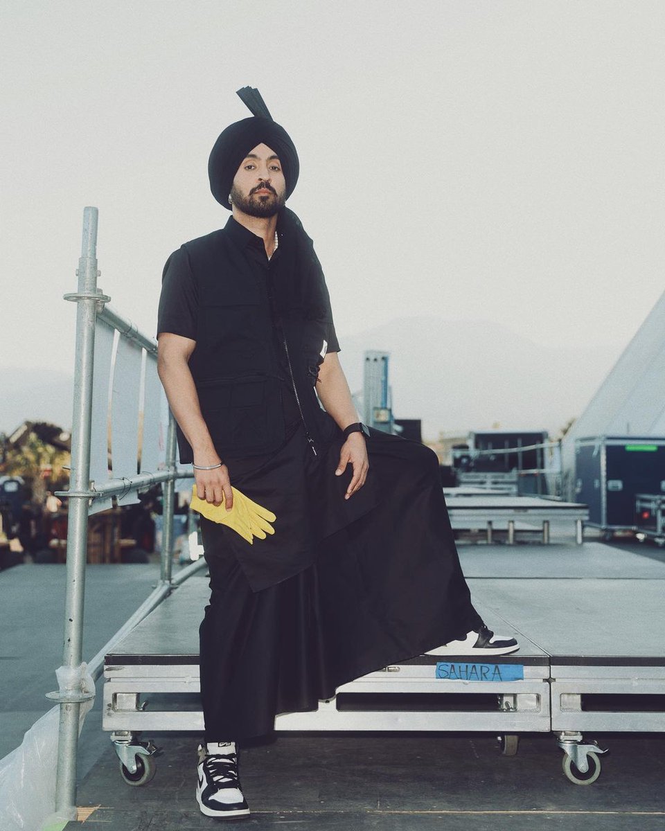 dailypostpunjab's tweet photo. "ਪੰਜਾਬੀ ਆ ਗਏ Coachella"
Coachella 'ਚ Perform ਕਰਨ ਵਾਲੇ ਪਹਿਲੇ ਪੰਜਾਬੀ ਗਾਇਕ ਬਣਿਆ ਦੋਸਾਂਝਾਵਾਲਾ 
ਪੰਜਾਬ ਤੇ ਪੰਜਾਬੀਆਂ ਦਾ ਵਧਾਇਆ ਮਾਣ

#PunjabiSinger #DiljitDosanjh #MakesHistory #Performing #Coachella2023 #GalleryPics #Dailypostpunjabi #Dailypostnews https://t.co/QQU2YZsSpP