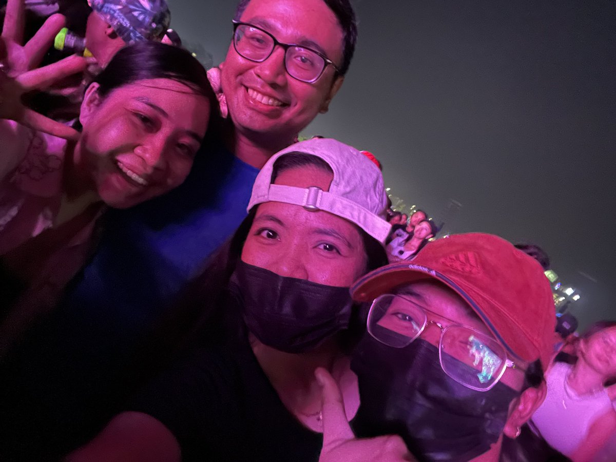 Eynelness's tweet image. Tuwang-tuwa ang mga batang 90’s. Solid ng day 2. #Aurora2023