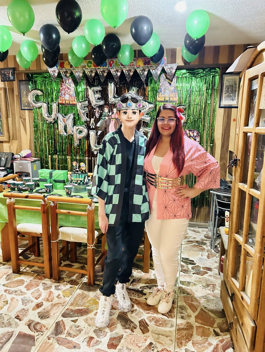 Barbara_Lopez_P's tweet photo. Mi Vidita feliz cumpleañitos, felices 13 añotes Pollito, qué la vida y Diosito te colmen de millones bendiciones Amorcito, qué cumplas miles de años más llenos de amor, salud, amistad y puras cosas bonitas rodeen tú vida.
Hijito hermoso #TeAmo #DemonSlayer #TanjiroKamado #Nesuko https://t.co/Y6bQXAESsp