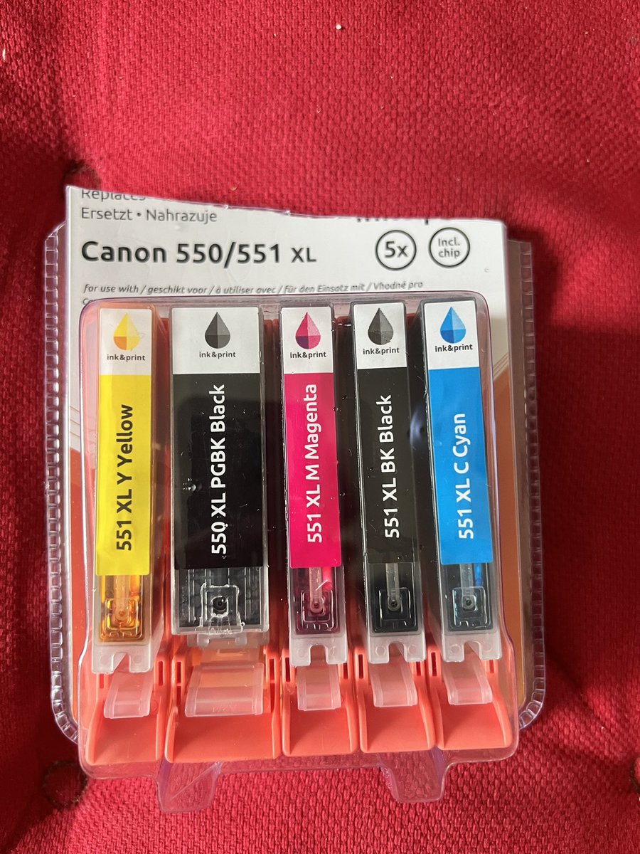 Maelicitas's tweet image. Guten Morgen, ich hab hier ein paar Druckerpatronen zu verschenken. Hab mich vergriffen und da ich sie schon aufgemacht habe kann ich sie nicht umtauschen. #wish2hand #IchBinArmutbetroffen