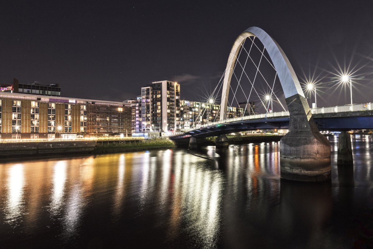 The #ClydeArc (aka the #SquintyBridge) spanning the #RiverClyde.
Great 📷: Mik Coia
#Glasgow #Scotland #ScottishBanner #AmazingScotland #VisitGlasgow #ScotlandIsCalling #LoveScotland #GlasgowByNight #VisitScotland