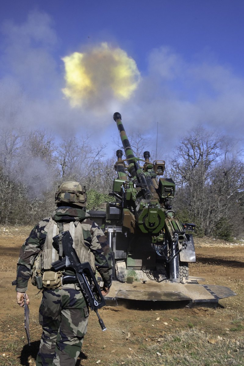 11e_RAMa's tweet photo. Après #ScorpionXII, le poste de commandement du groupement tactique d’artillerie du 11e RAMa déploie pour #Kurun23 ses réseaux et ses liaisons de données tactiques 📡
➡️Objectifs : commander les feux et coordonner les actions dans la 3e dimension de la @9_BIMa_AdT 🔥 https://t.co/QbvB8diHtl