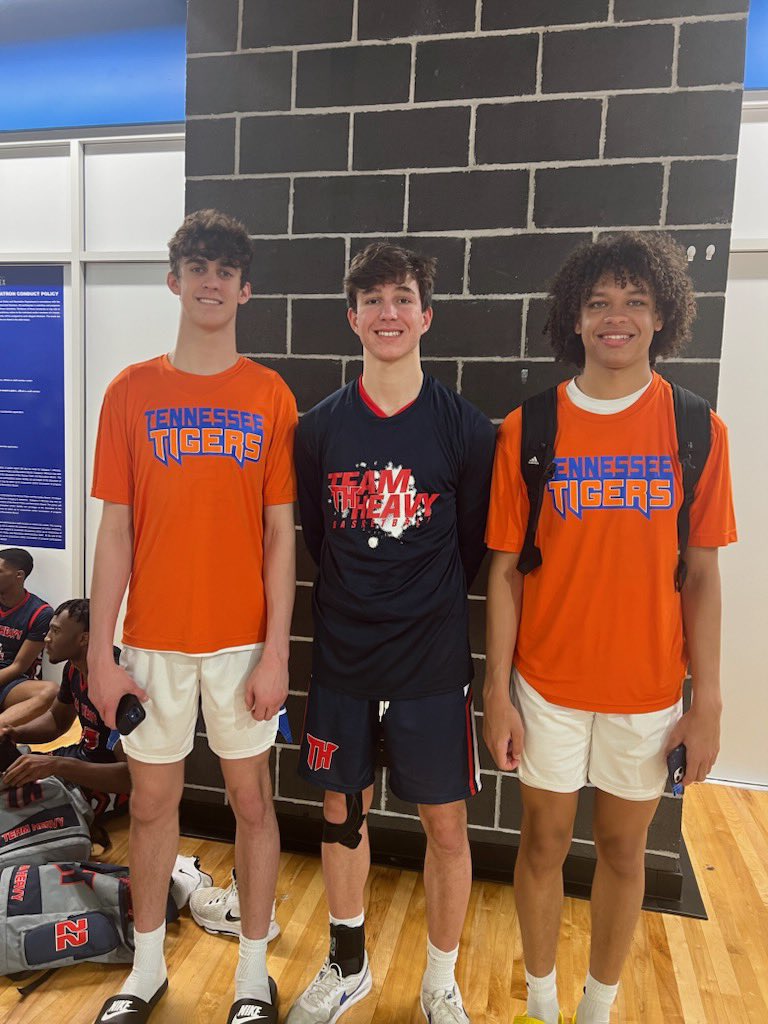 GamerMom4TN's tweet image. NHS Teammates. Didn’t play against each other this past weekend, but I’m sure it’s only a matter of time. 🤗 @IamHeavyO @TigersTennessee @wcsNHSbball #hoopseen #bamajam #TeamHeavy #TennesseeTigers #theytall