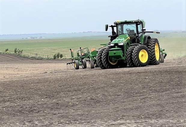 CleanfixFans's tweet photo. Just what is it that makes @JohnDeere autonomous tractors know where they're going?

Courtesy of the @dtnpf website, the bird's eye view: https://t.co/pPfDrgTwVk

#JohnDeere #AutonomousMachinery #CleanfixFans https://t.co/sI8ouw4gpF