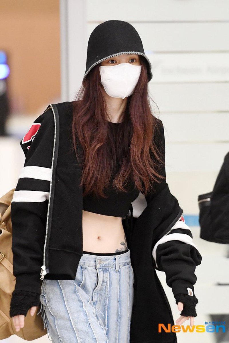 han so hee with tattoo is a masterpiece