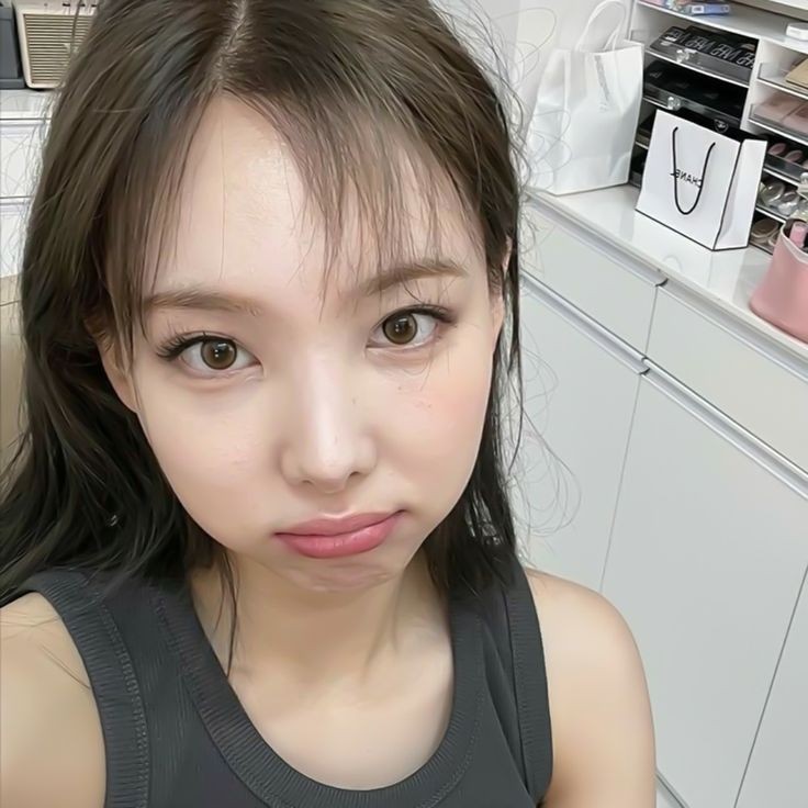 day (3)  ~ ☾

hi my name is Anrie ! 

•she/her , '09 , ISFP ,filo/eng

•not new to #stantwt and #kpoptwt

•I'm looking for interactive moots ( once , swith , carat, or any fandom ) — esp filo.
 I’ll follow you back asap 𔓘

help me spread this by  ♡ / ↻
have a good day!!