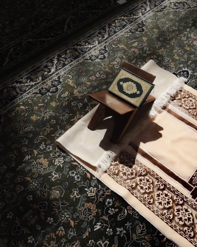 "Ve kalpleri birbirine ısındıran yalnızca Allah’tır."

Enfal/ 63