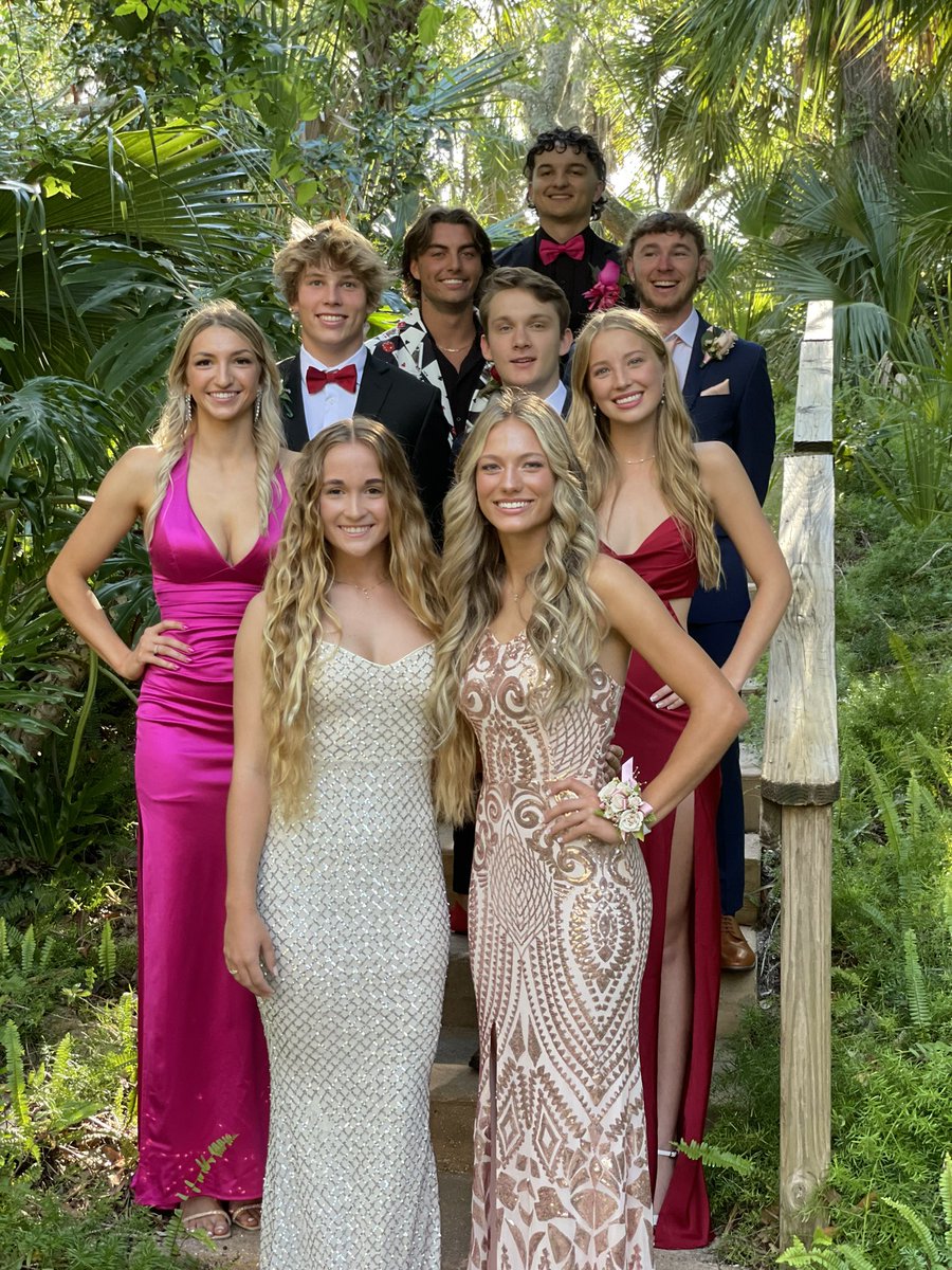 jwinkler12's tweet image. Kid never met a stranger #PromKing 2023