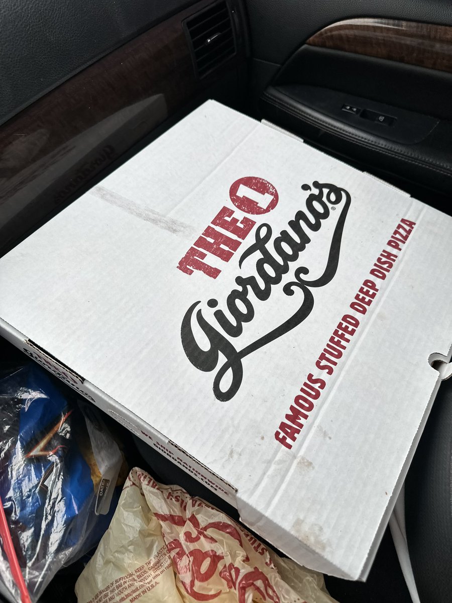 jason_drexler's tweet photo. Love watching these boys play ball! @Tigers2027 Hopefully the rain and snow stay away from the rest of our tourneys! Claxon’s BBQ was great! Deep dish at Giordano’s was excellent too! https://t.co/ycYM5bizDX