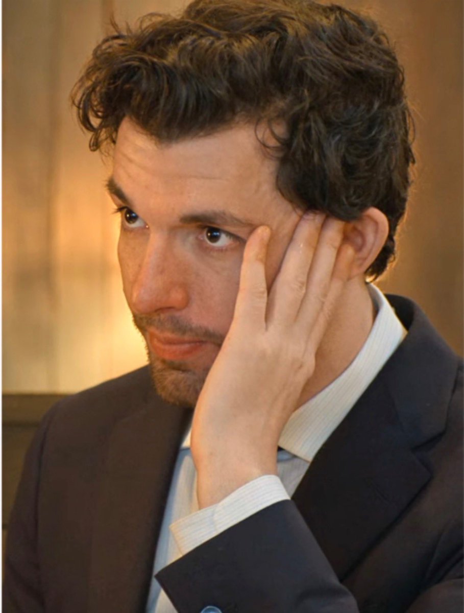 celienahillen's tweet photo. Me currently staring at this spinning red circle the way Zack stares at everyone #LoveIsBlindLIVE https://t.co/pzmlYbqZ5A