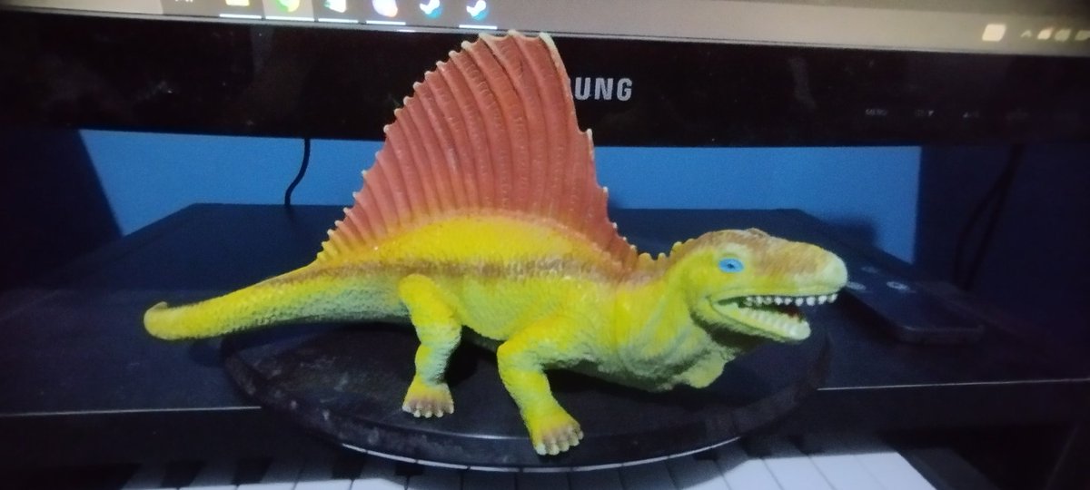 imrelease_'s tweet image. Este, si no me equivoco, es el primer muñeco tamaño mediano de dinosaurio que tuve cuando era niño, luego fui coleccionando muchos más. Mínimo debe tener unos 20 años. Cómo pasa el tiempo #dimetrodon