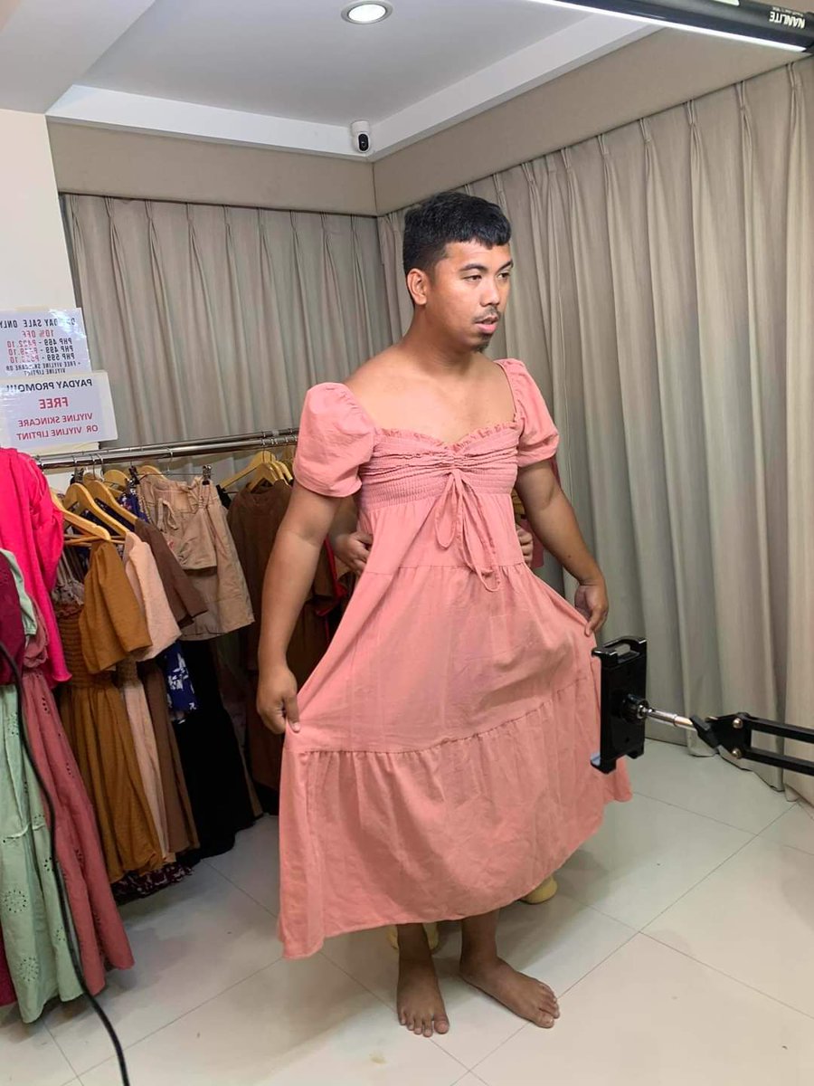 VL_MediaGroup's tweet photo. Cong TV, natagpuang modelo na rin ng Ivy's Feminity! 🤣🥰
See Cong's new look now : https://t.co/1omcrYeP6u
#ParaSaMotor #WalangPalag #TikTokLiveSelling #CongTV #ViyCortez #IvysFeminity #ViylineMediaGroup https://t.co/aIqU7QG3tk
