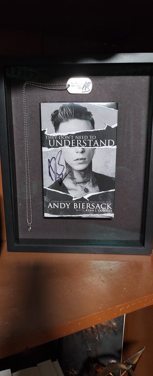 BeamBreanna's tweet photo. Added my signed tag to my shadowbox. @blackveilbrides @GhostWhoHaunts https://t.co/kMWI1zXpFp