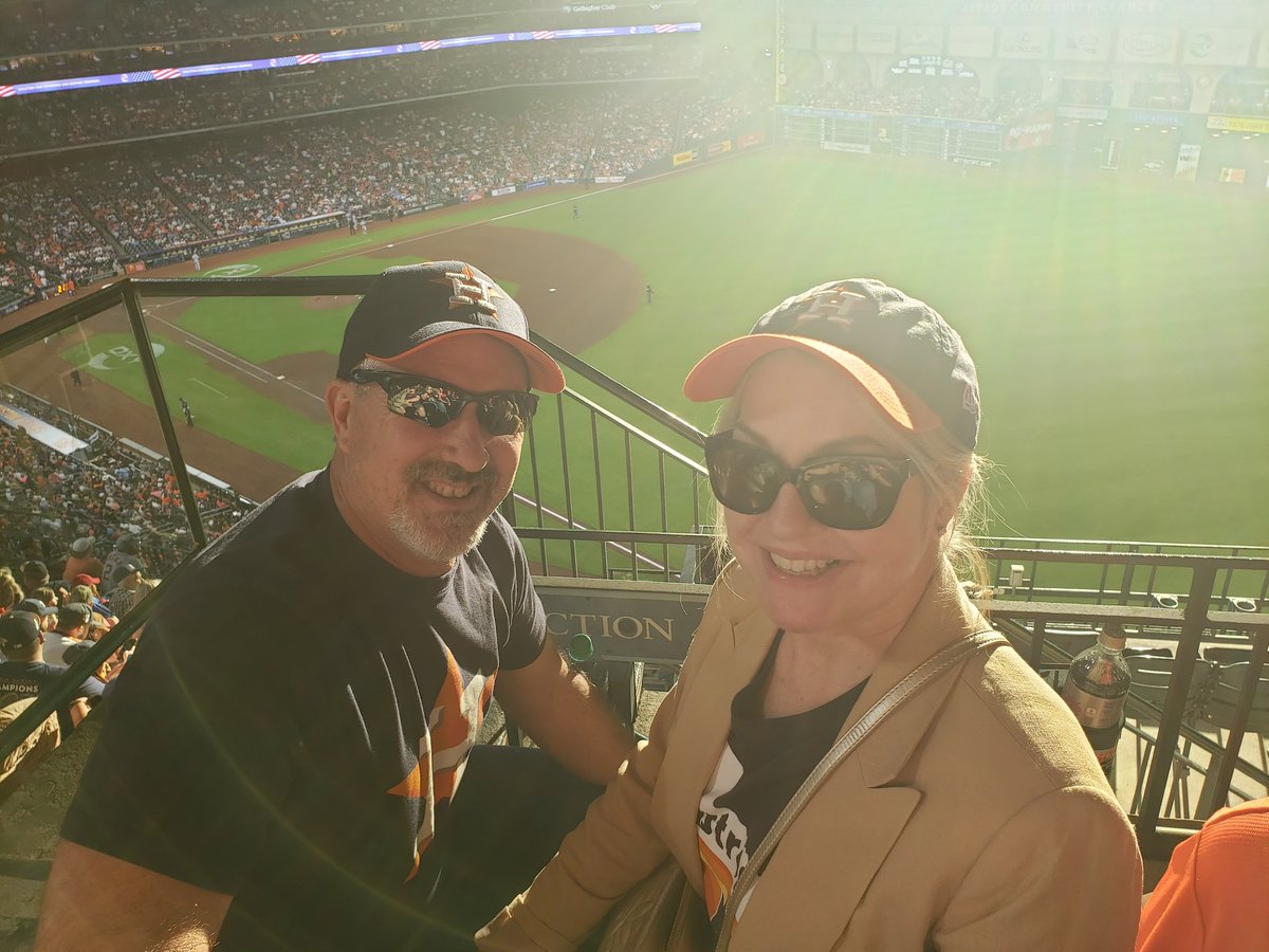 MelloDebi's tweet photo. #AstrosMMP game with @HumbleISD_HE ! Go team (building)! ⚾️🥳 https://t.co/0MgpzTrd4s
