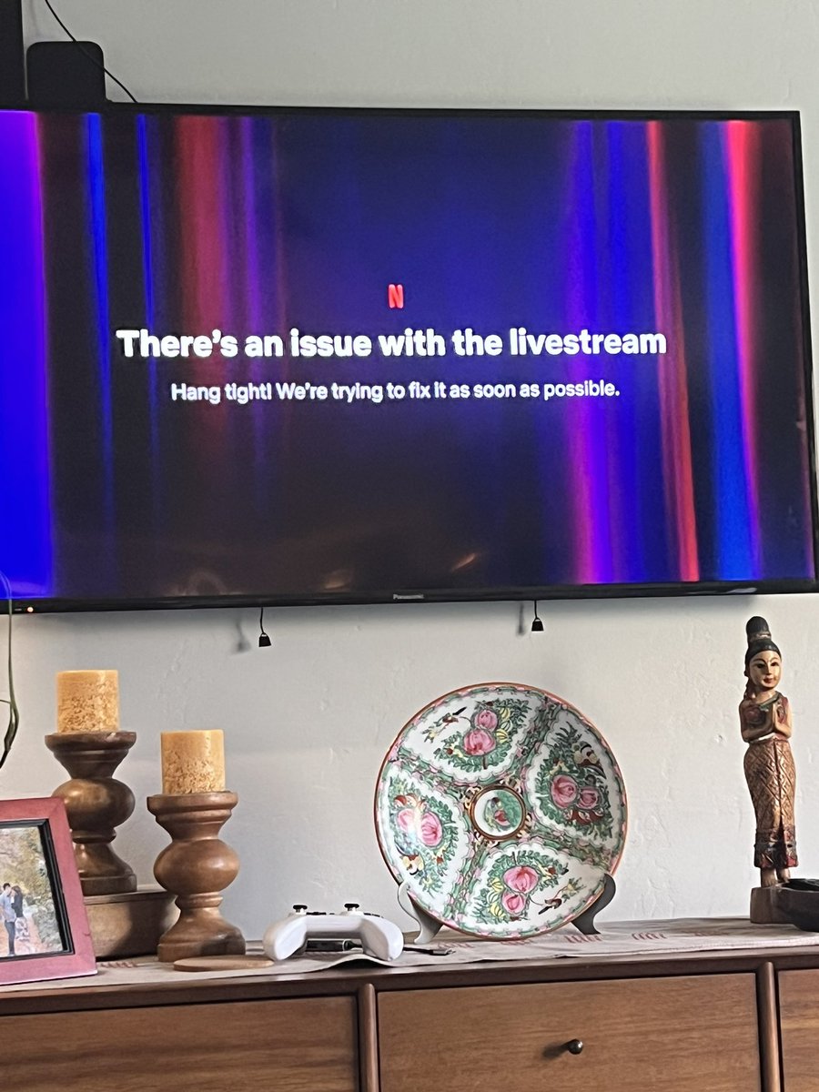 MattKeo's tweet photo. Looks like we all broke it #LoveIsBlindLIVE https://t.co/xOiPPcMqfY