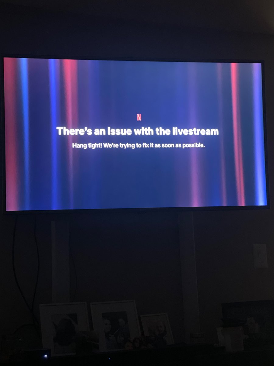 JacklynObvi's tweet photo. @netflix 23 minutes ago and still https://t.co/QMZdODMmNA