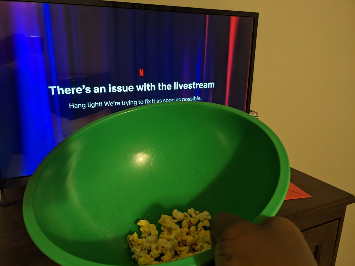 HeyCamCam's tweet photo. Ate all my popcorn waiting for the live show #LoveIsBlindLIVE https://t.co/Jyrto5Jkkh