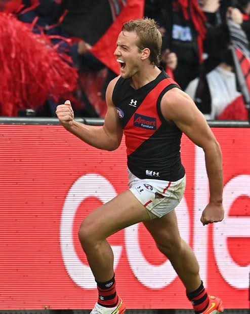 PatrickRyen's tweet photo. @DonCaldwelll Darcy is the best most dominant on baller in the game. He runs players into the ground. And is the strongest player in the contest in the competition. No one is stronger. Including Oliver and Petracca #darcyparish #essendonfootballclub https://t.co/N0KfKdmnHF