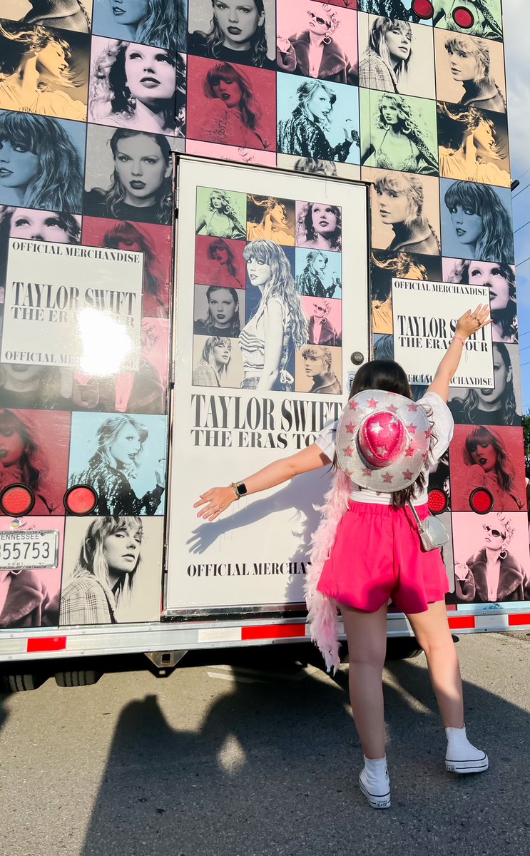raphirojas's tweet photo. @ErasTourResell Literally could not thank you guys enough😭😍💘 (Tampa 4/13) https://t.co/ac8GyKT4df