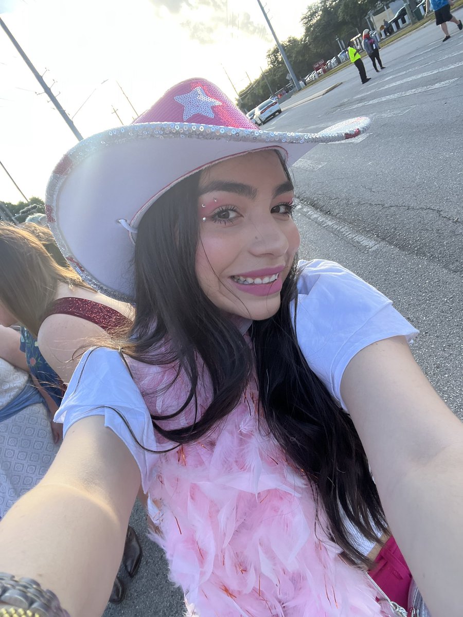 raphirojas's tweet photo. @ErasTourResell Literally could not thank you guys enough😭😍💘 (Tampa 4/13) https://t.co/ac8GyKT4df