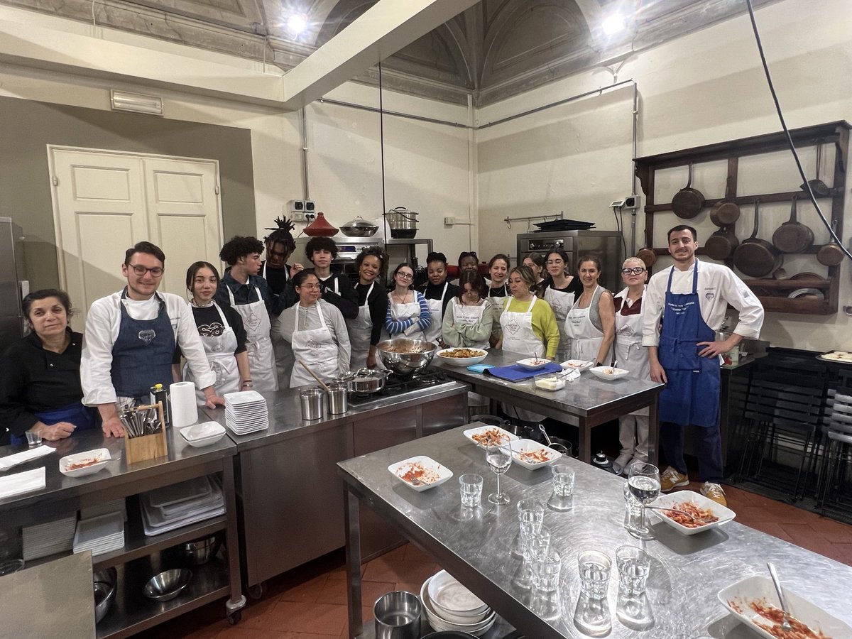 MarkEastSide's tweet photo. Cooking class in Florence๐๐ https://t.co/udfdQhIZxq